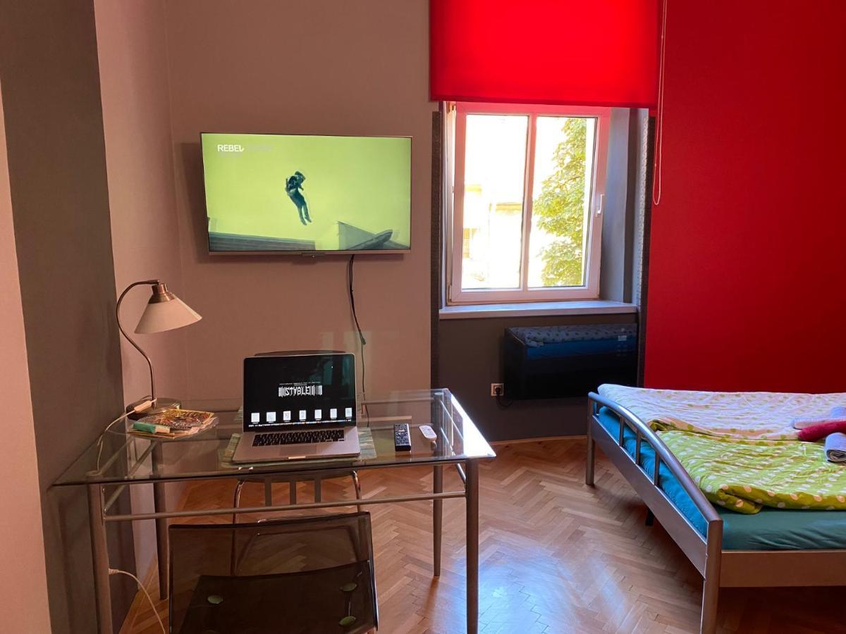 Apartment B42 Bed And Cafe Prague