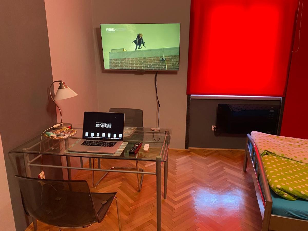 Apartment B42 Bed And Cafe Prag