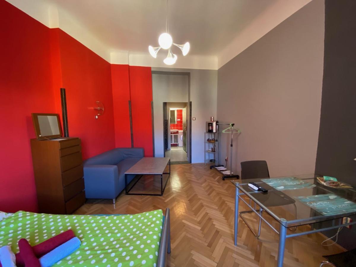B42 Bed And Cafe Apartment
