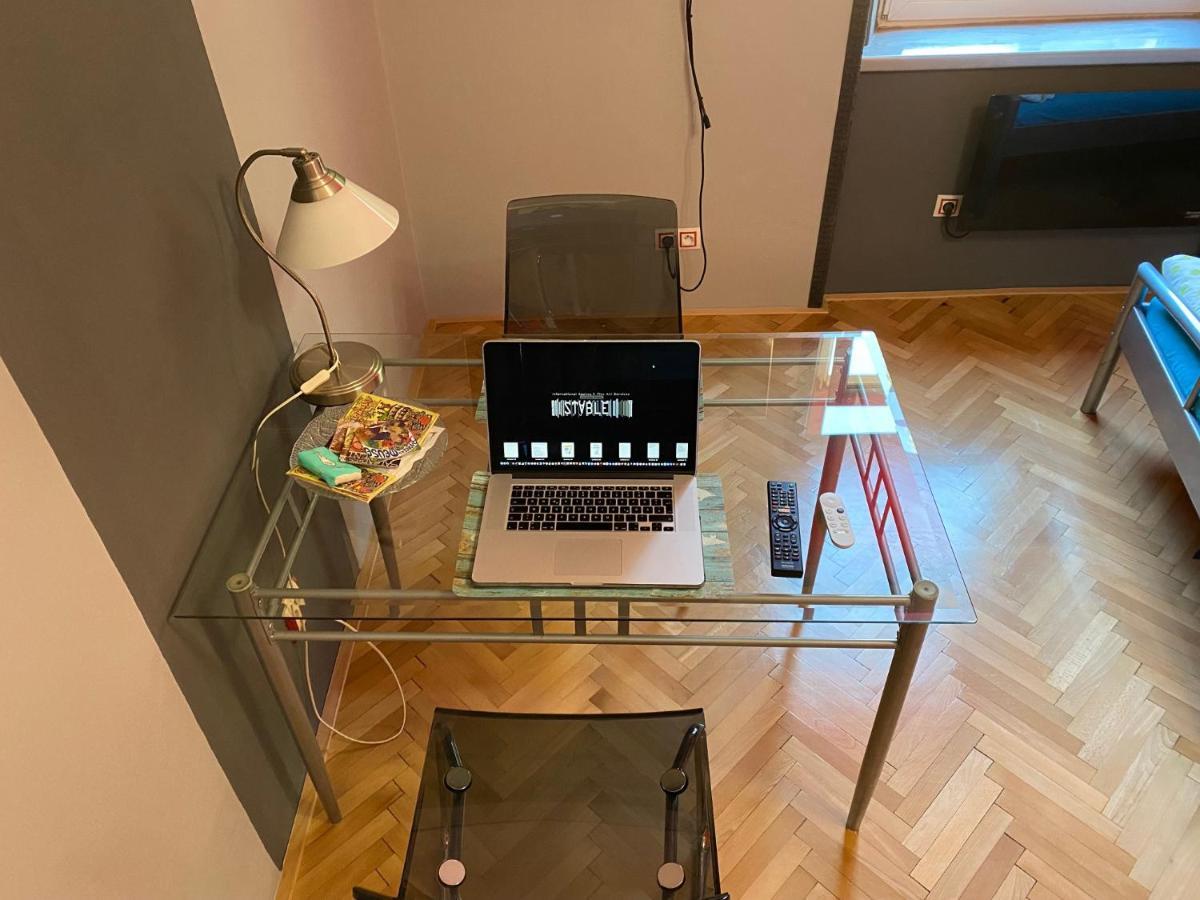 B42 Bed And Cafe Apartment Prag